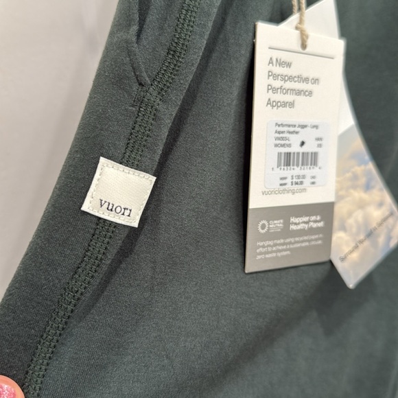 NWT. Vuori women’s joggers. Xs. Aspen Heather color (hunter green) - Picture 6 of 6